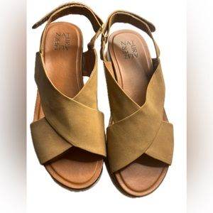 Naturalizer beige suede criss cross 2.5” wedge espadrilles size 9M